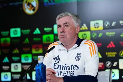 أنشيلوتي يتحدث عن.. الحكام.. ضغط المباريات.. وطريقة لعب برشلونة